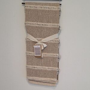 NWT Aman Brand New Elegant Cream and Tan Throw Blanket